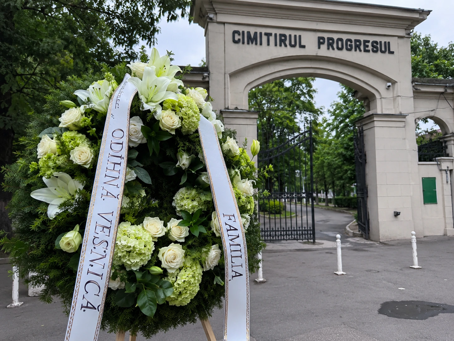 coroane funerare livrate la Cimitirul Progresul
