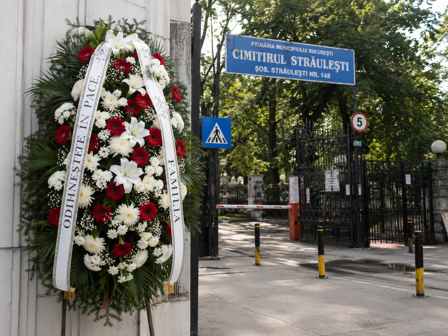 coroane funerare livrate la Cimitirul Străulești