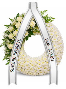 coroana crizanteme albe trandafiri